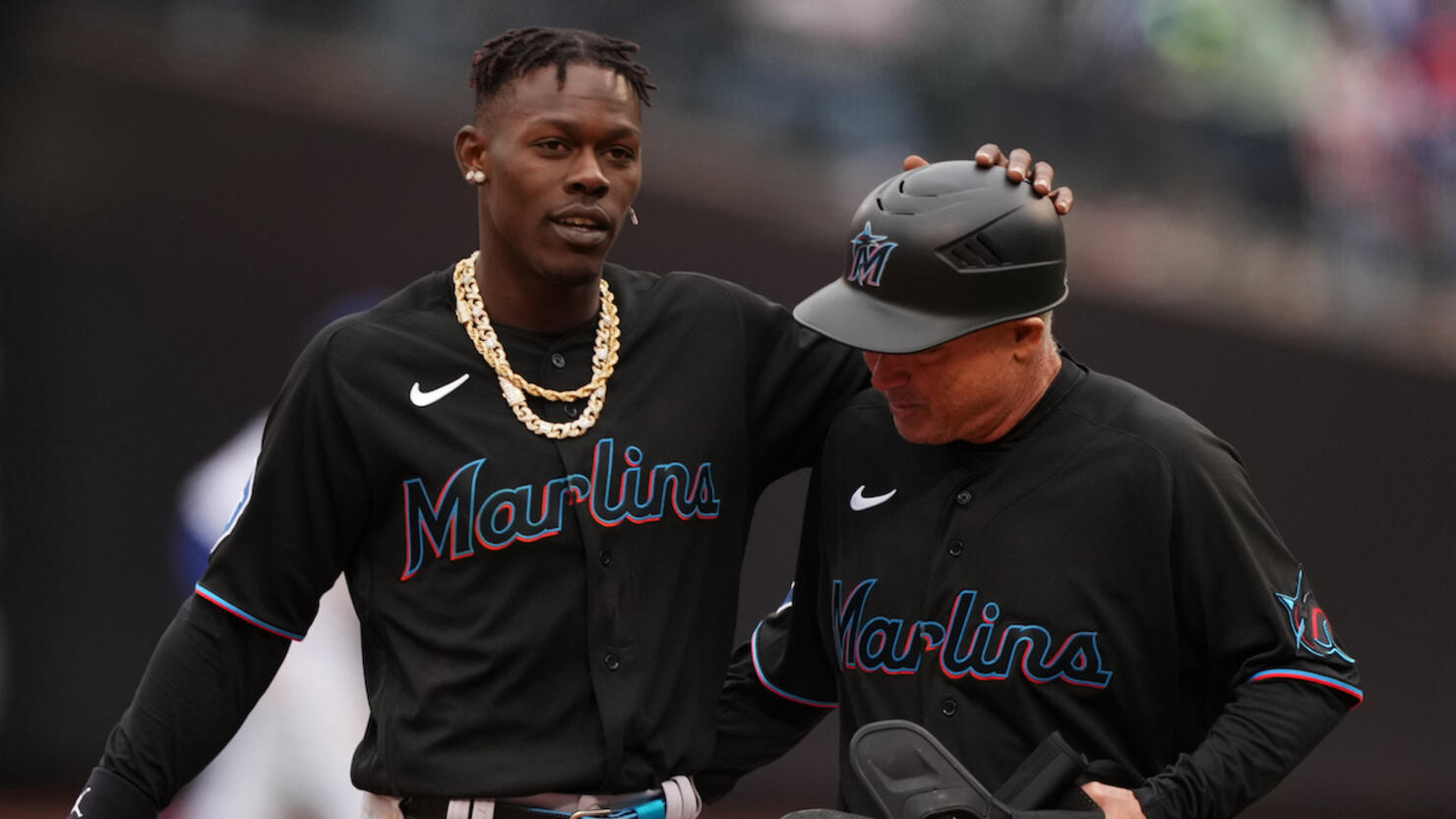 Marlins third base coach fractures leg after getting hit by foul