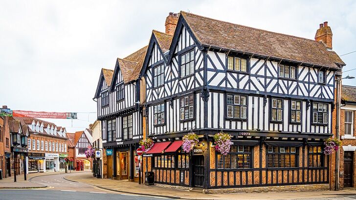 Bitter Feud Erupts Between Rival Ghost Tours in Shakespeare's Hometown