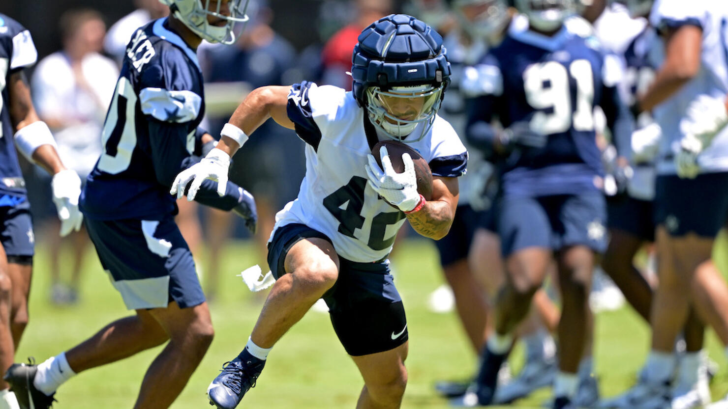 Dallas Cowboys' 5-Foot-5 Running Back Goes Viral