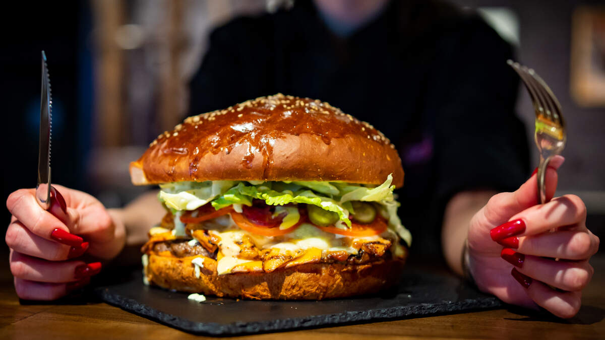 This Is The Best Burger In Tennessee | 1075 The River