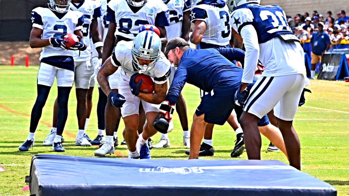 Cowboys' 5-foot-5 running back goes viral: 'Looks like a toddler