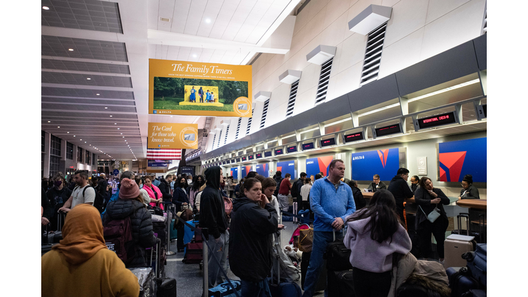 US-WEATHER-SNOW-HOLIDAY-TRAVEL