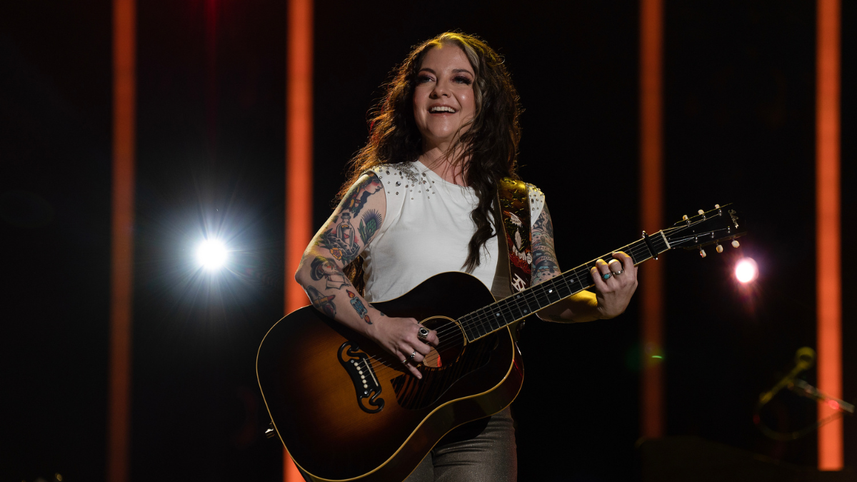 Ashley McBryde Pays Tribute To Dive Bars: 'We See You And We Need You ...