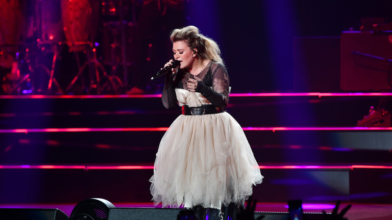 Kelly Clarkson Changes 'Piece by Piece' Lyrics to be About Divorce