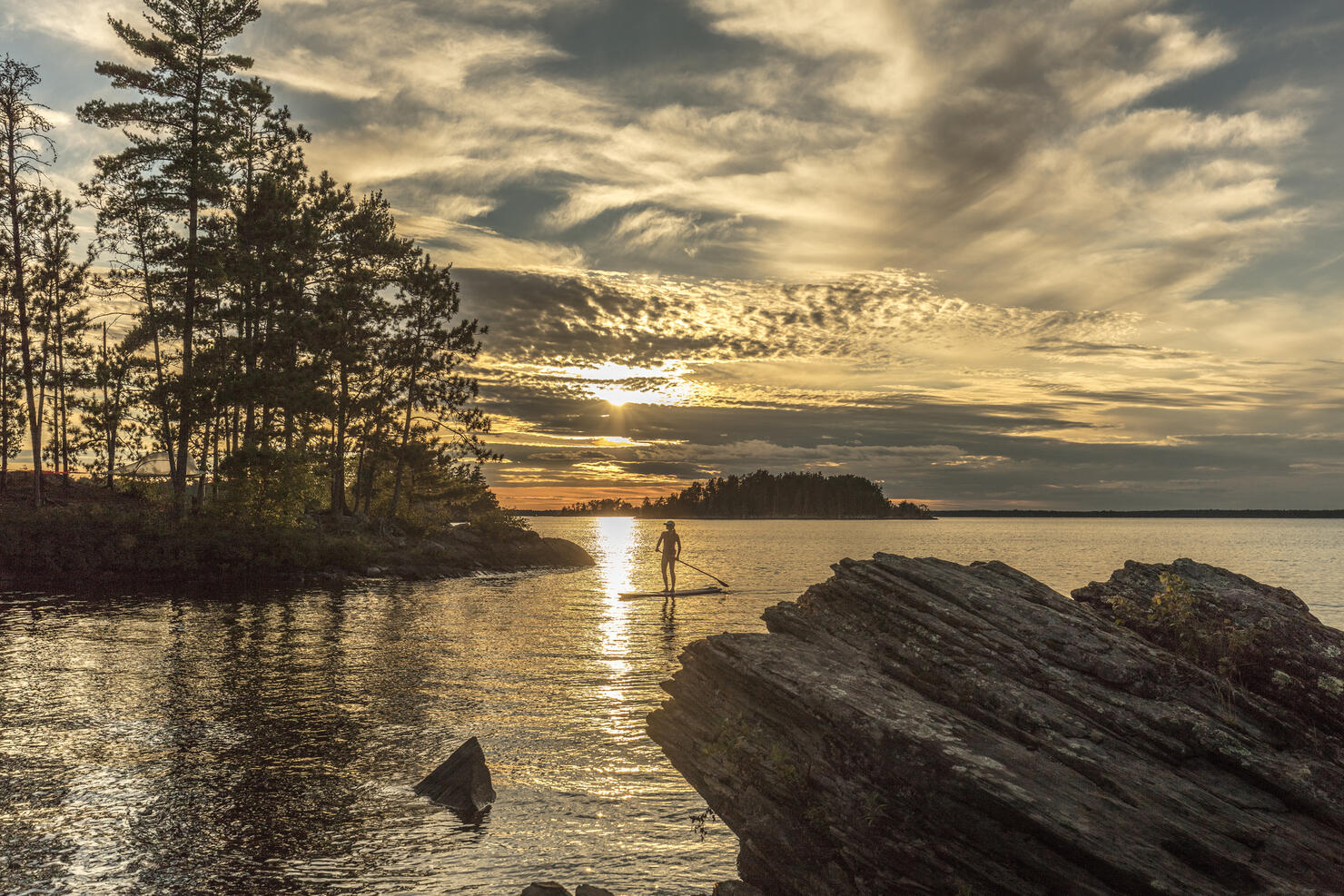 SUNSET PADDLEBOARDING_VOYAGEURS NATIONAL PARK