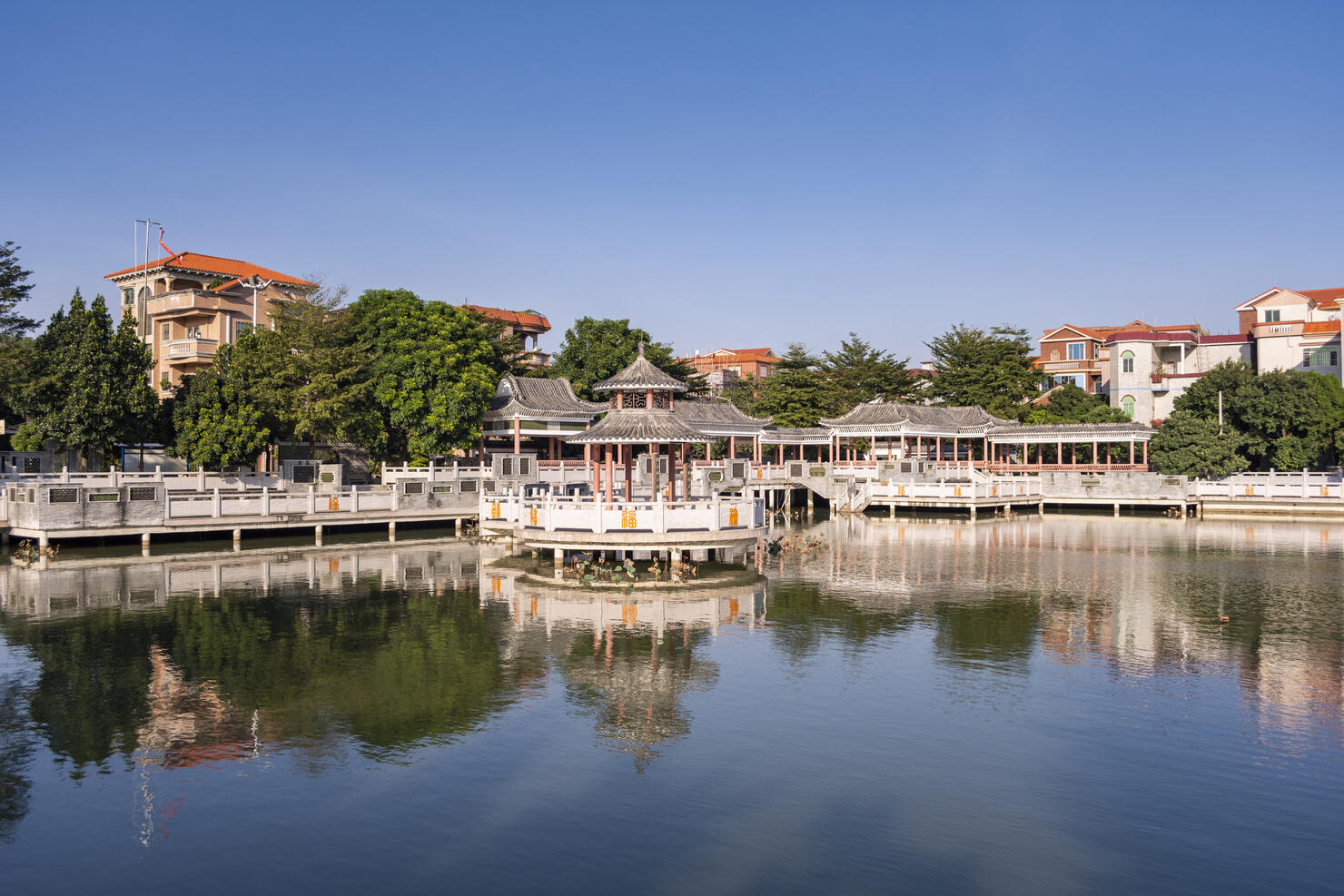 Chinese-style buildings beside the lake