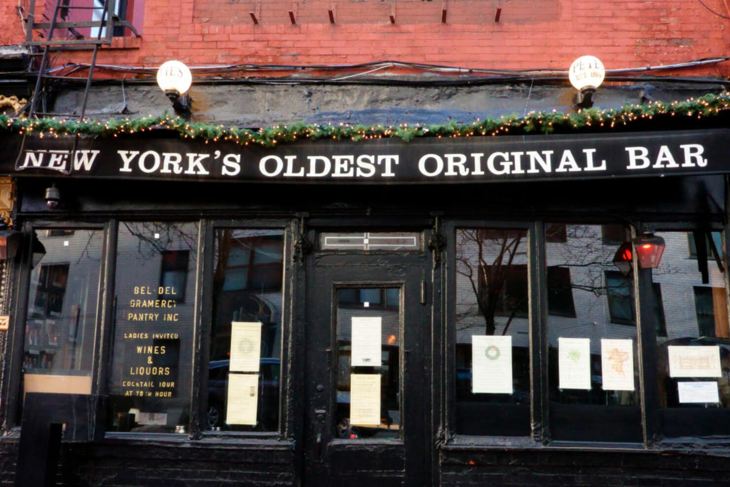 Pete's Tavern, one of the cities oldest drinking establishments built in 1864, Gramercy Park, Manhattan