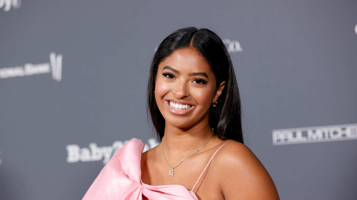 Kobe Bryant's daughter Natalia throws first pitch at Dodgers game for  Lakers night