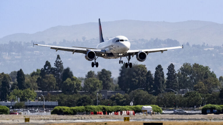 Planes at John Wayne Airport