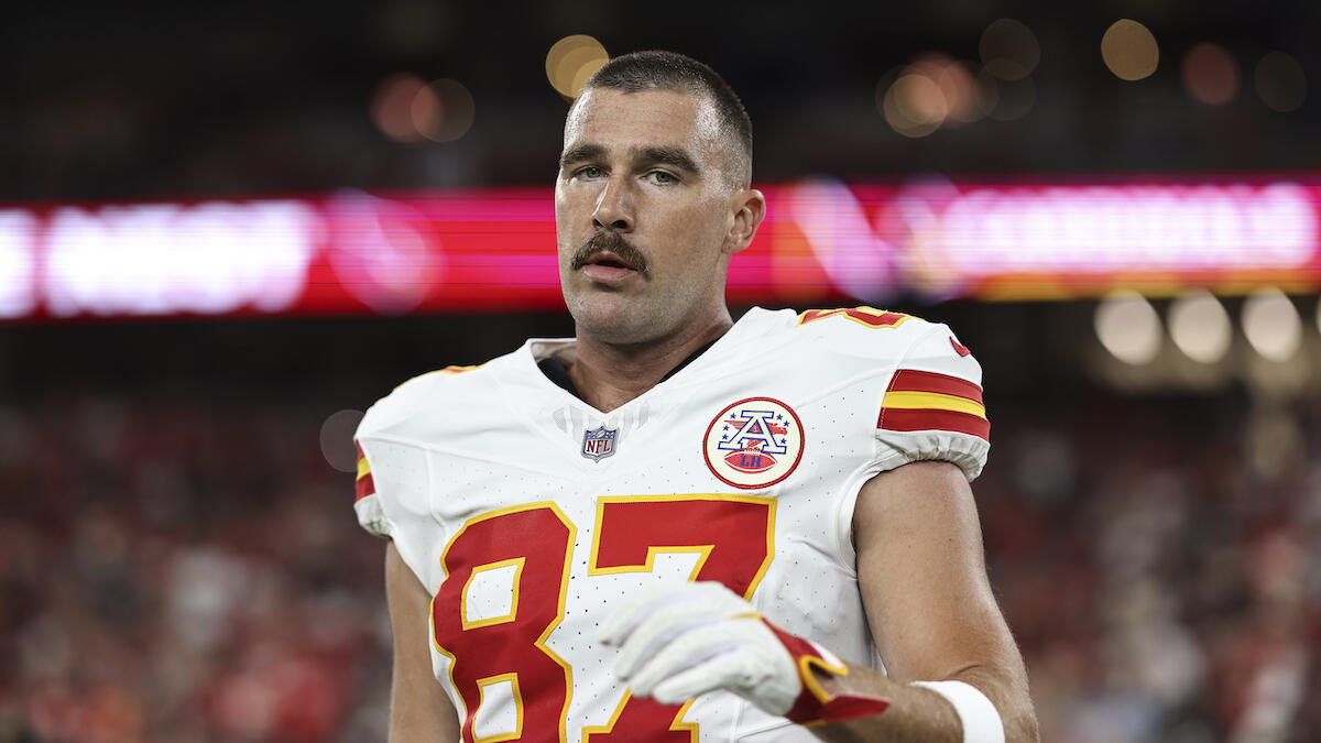 Ian Rapoport on X: Sources: #Chiefs star TE Travis Kelce is out tonight  against the #Lions. He made an effort. Either way, the bone bruise should  not keep him out long-term.  /