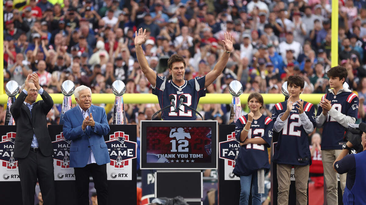 Tom Brady Returns to New England Patriots with His Kids for Emotional  Halftime Ceremony