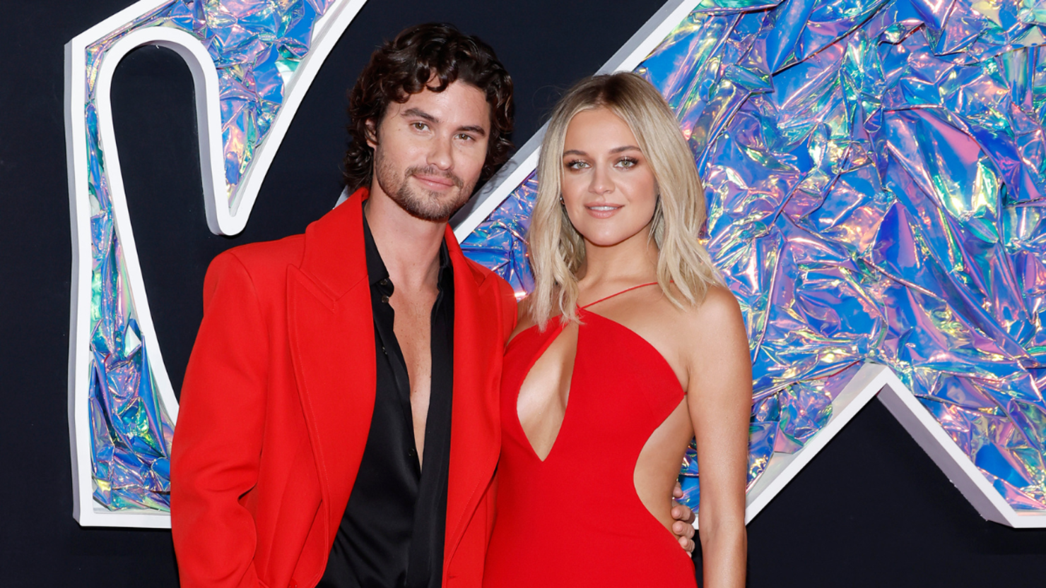 Kelsea Ballerini & Chase Stokes Match In Eye-Popping Red Wardrobe ...