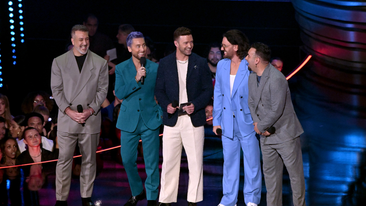 *NSYNC Reunited & Gave Taylor Swift A Sweet Gift In Epic MTV VMAs ...