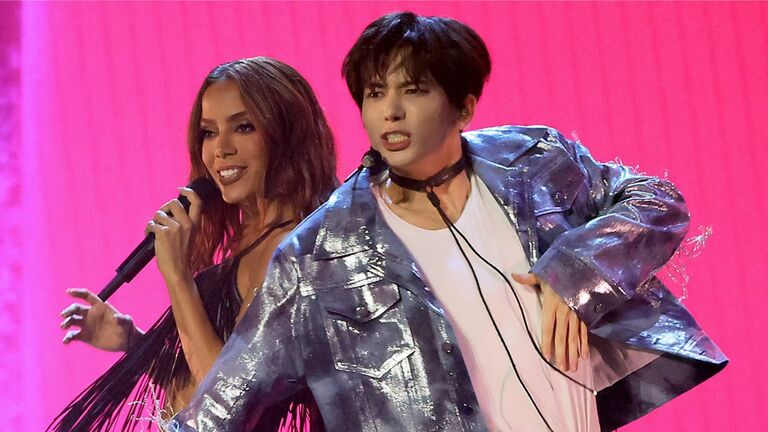 iHeartRadio on X: My need for Louis Vuitton pajamas just went from 0-100  thanks to @Anitta 💙  / X