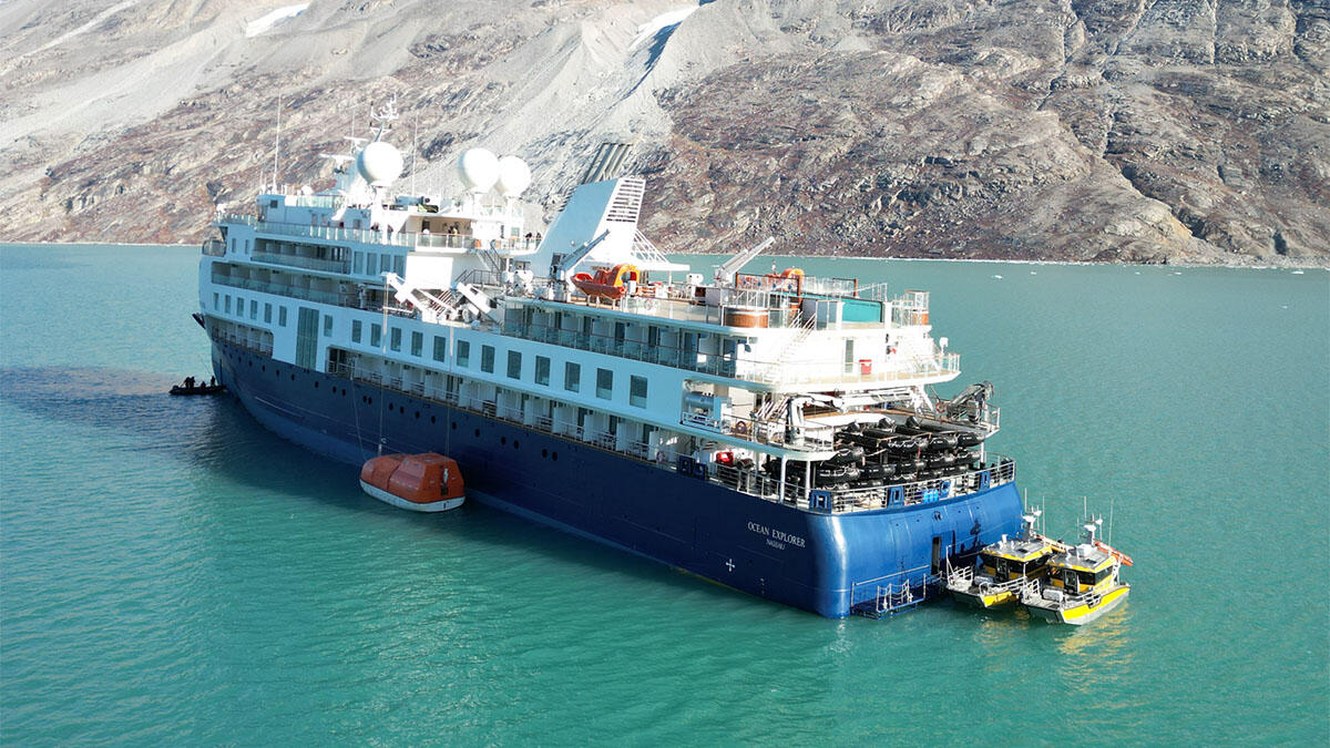 luxury cruise ship grounded in greenland