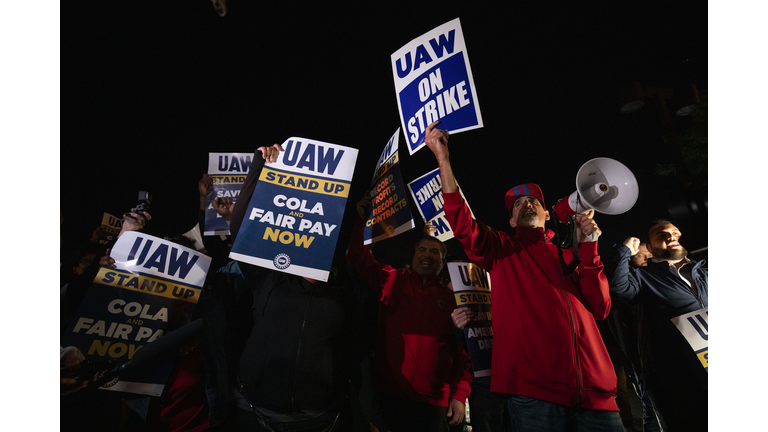 United Auto Workers Hold Limited Strikes As Contract Negotiations Expire