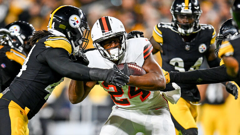 Cleveland Browns v Pittsburgh Steelers