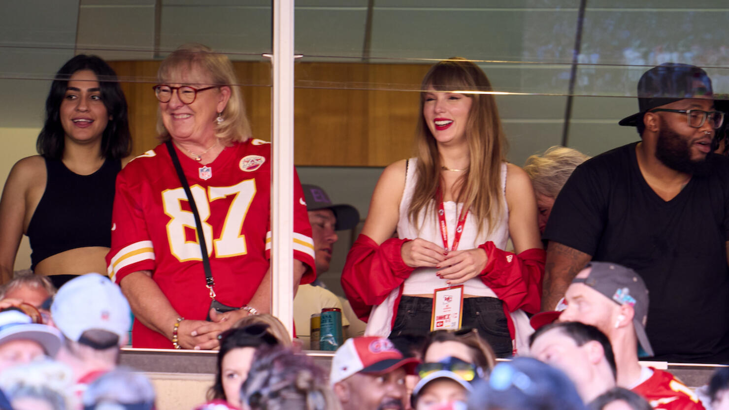 See All the Celebrities at Chiefs-Jets Game — Including Taylor Swift!