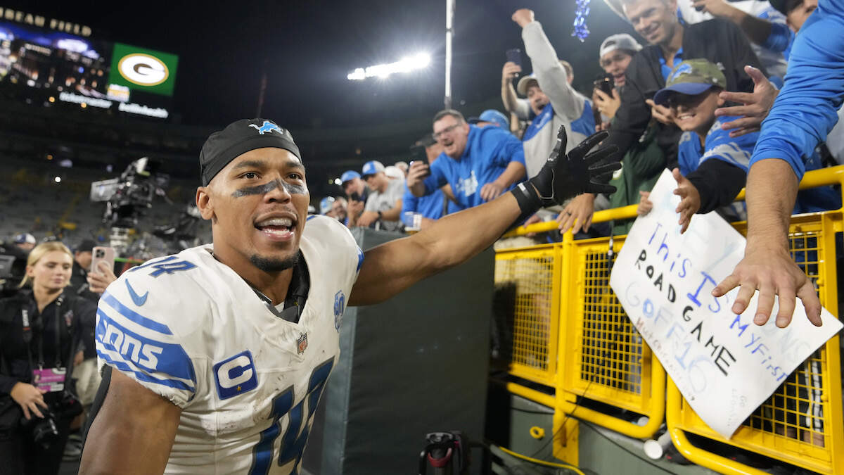 Amon-Ra St. Brown trolled the Packers by choosing to replay their 2014 NFC  title game collapse on NFL Network : r/detroitlions