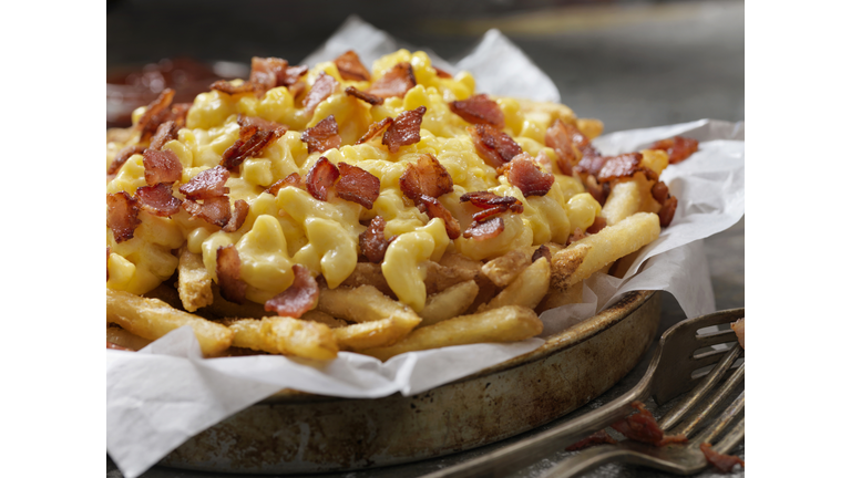 Creamy Macaroni and Cheese Fries with Bacon