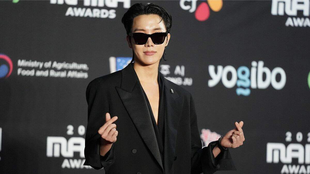 10+ Times BTS's J-Hope Ended Models' Careers - Koreaboo