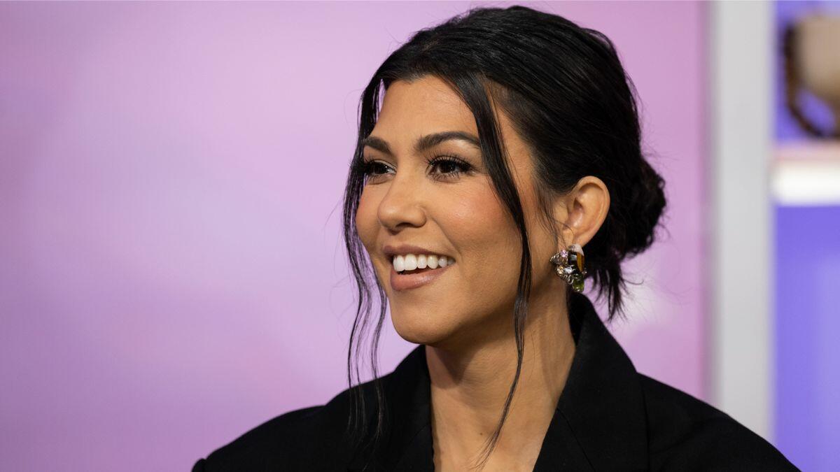 Pregnant Kourtney Kardashian Hints At Due Date In New Photo iHeart