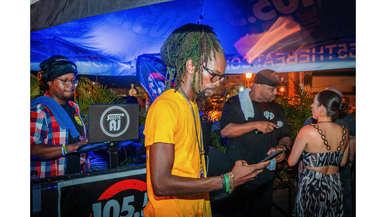 Shaggy Sunset Soundstage with 105.5 The Beat