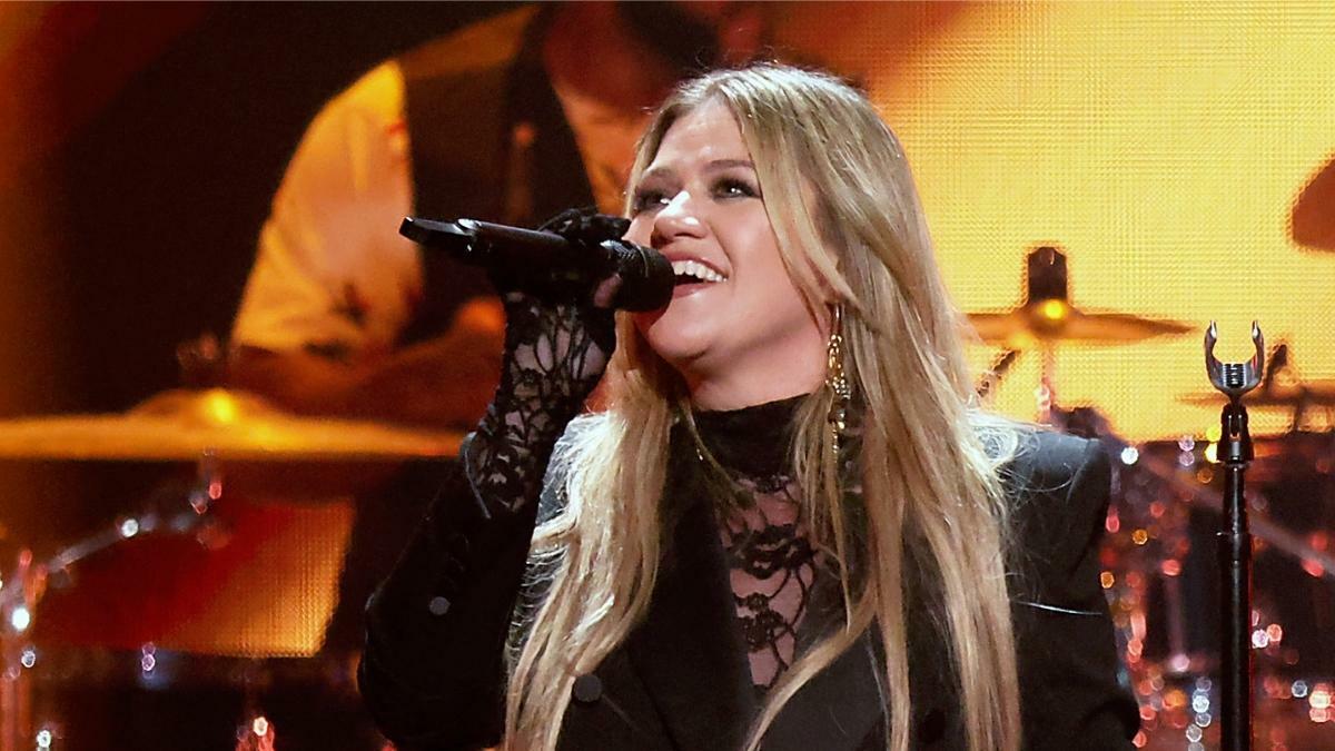 Kelly Clarkson Feels Like 'A Weight Has Lifted' Since Moving To NYC ...