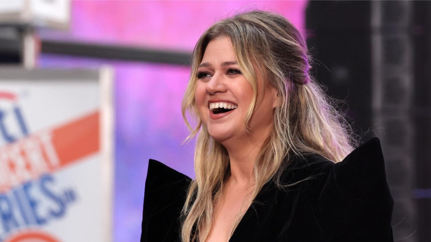 Kelly Clarkson Opens Up About Leaving 'The Voice': 'I Was Struggling ...