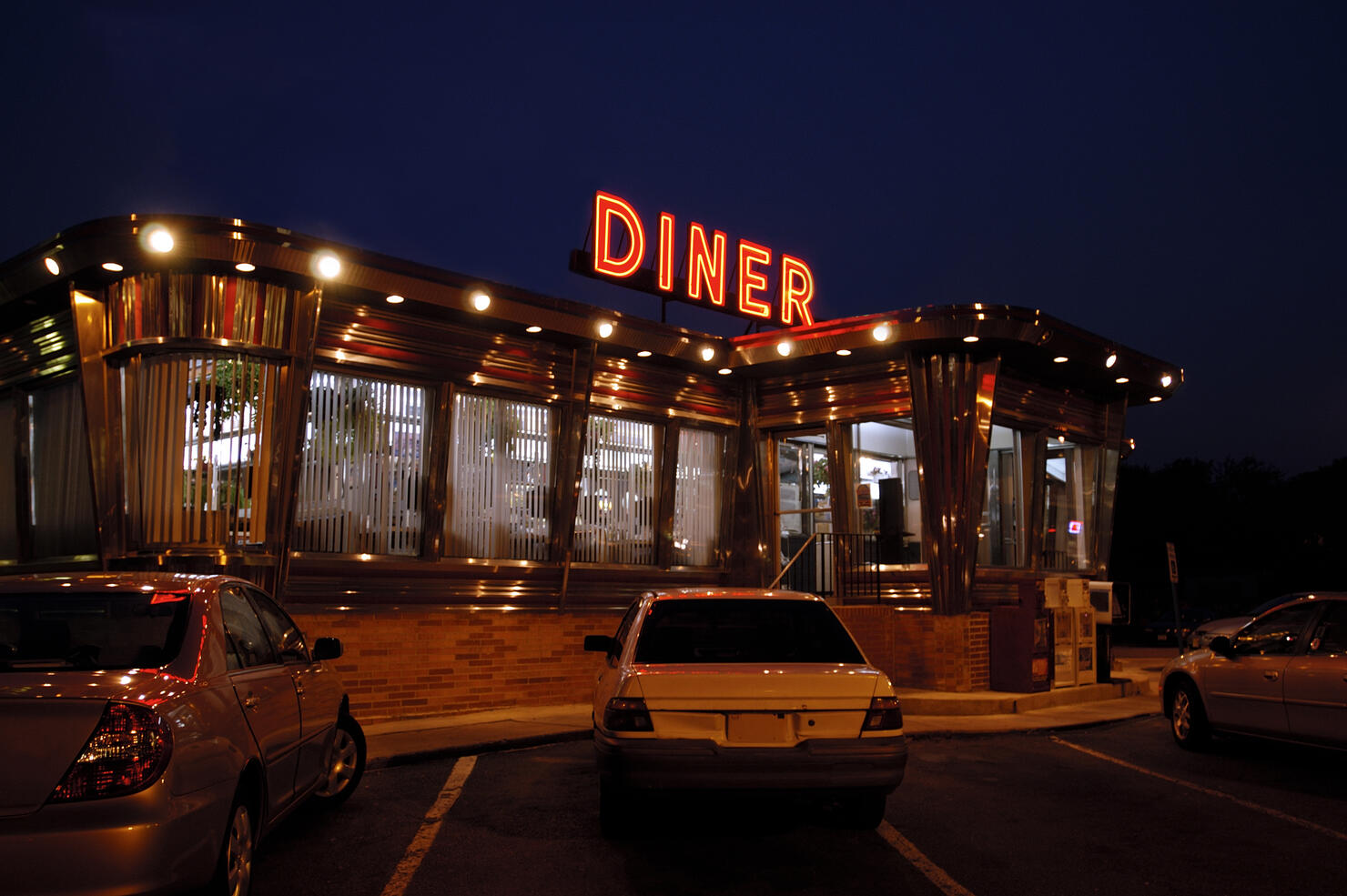 diner-at night