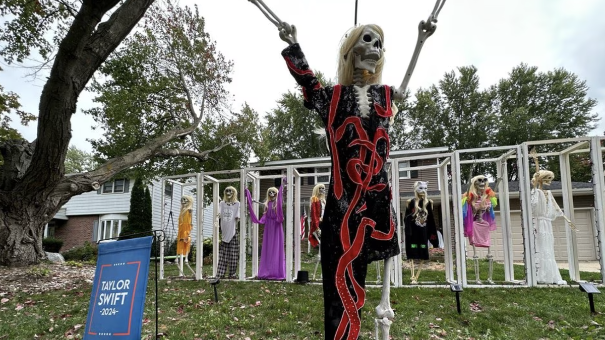 This Family Put Up Taylor Swift 'Sc-Eras Tour' Themed Halloween 