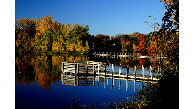 USA, Minnesota, Scott County, View of Prior Lake in autumn