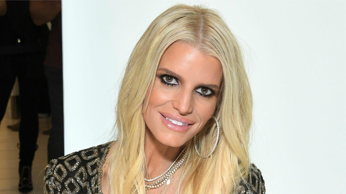 Jessica Simpson marks sobriety with heartbreaking photo