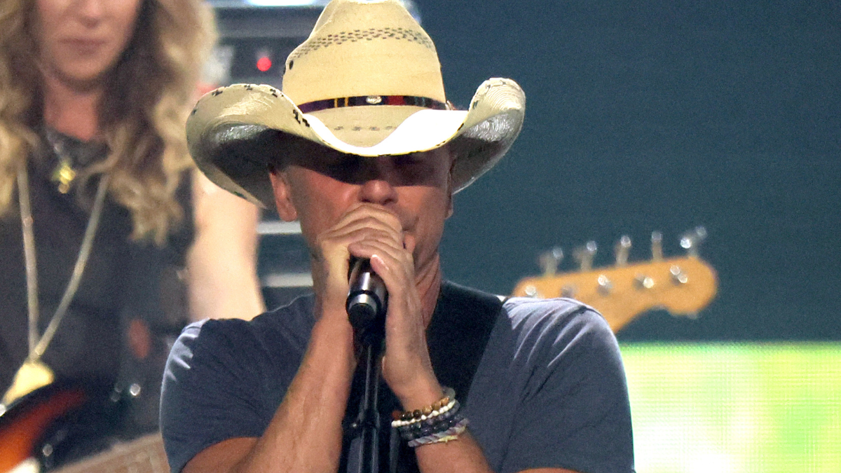 Kenny Chesney Joins Forces With Zac Brown Band On StarStudded Stadium