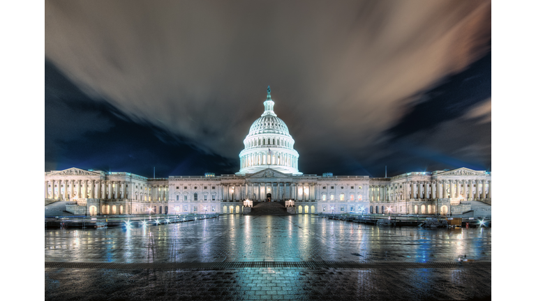 US capitol building at night