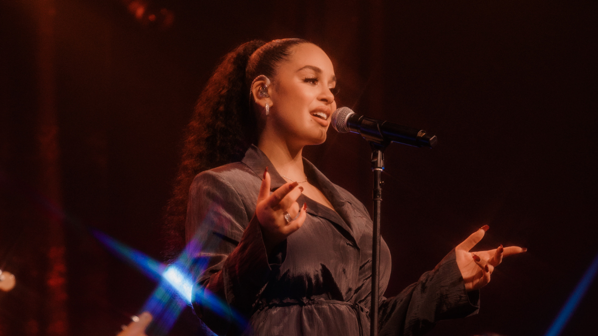 Sagoma Di Cartone A Grandezza Naturale Di Jorja Smith – Celebrity Cutouts, Maxi 190cm, Autentica Con Ologramma