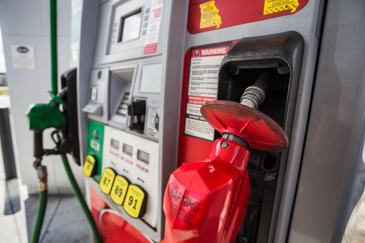Gas pump close up during day time