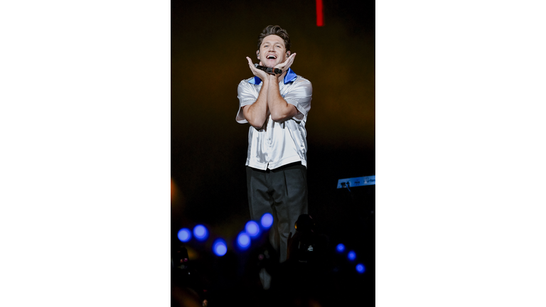 Niall Horan performs onstage during iHeartRadio 93.3 FLZ's Jingle Ball 2023