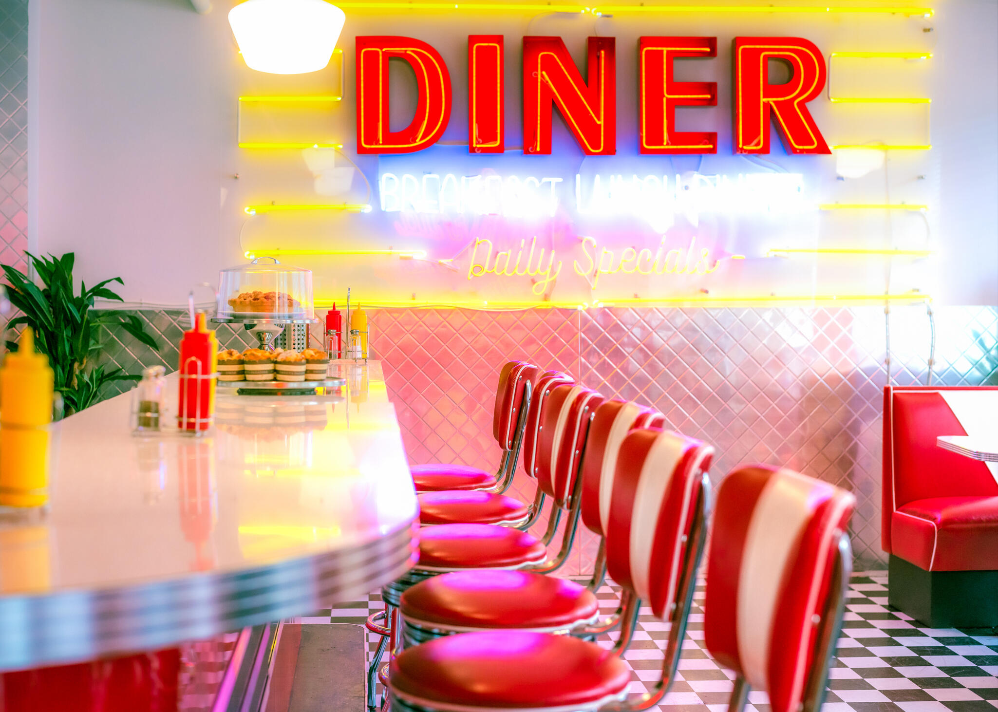 this-is-the-best-classic-diner-in-california-iheart