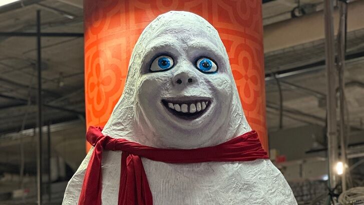 Nightmarish Winter Sculpture Unveiled at Minneapolis Marketplace