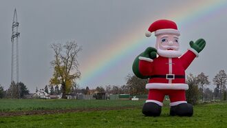 Video: Massive Inflatable Santa Claus Mysteriously Appears in Texas Neighborhood