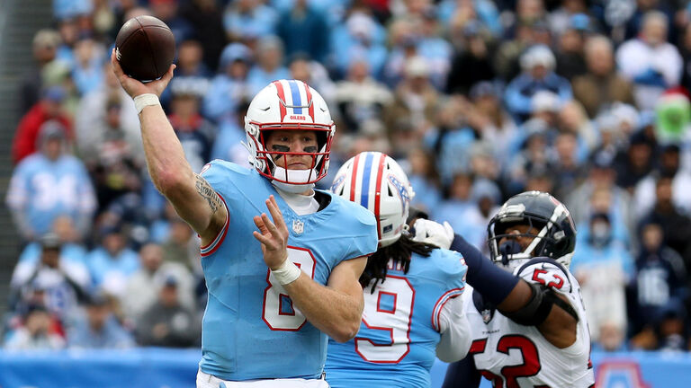 Houston Texans v Tennessee Titans