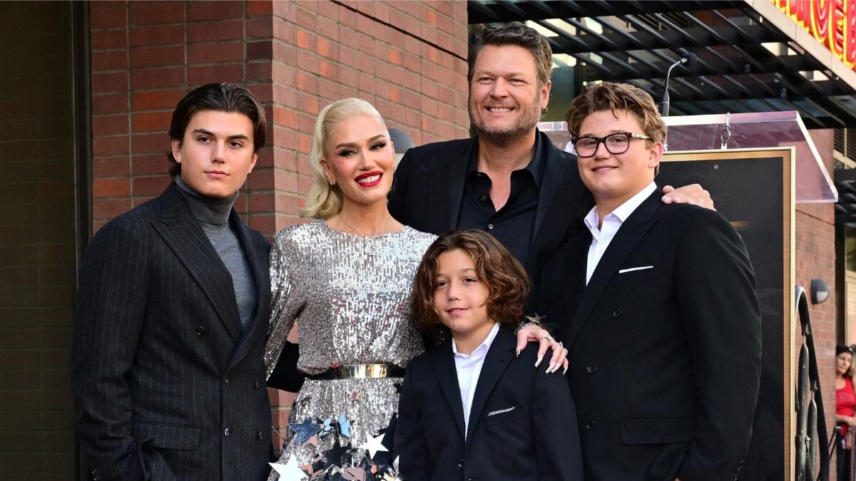 Gwen Stefani & Blake Shelton Pose With Sons For Adorable Holiday Card ...