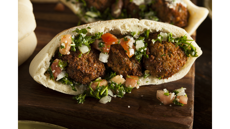Healthy Vegetarian Falafel Pita