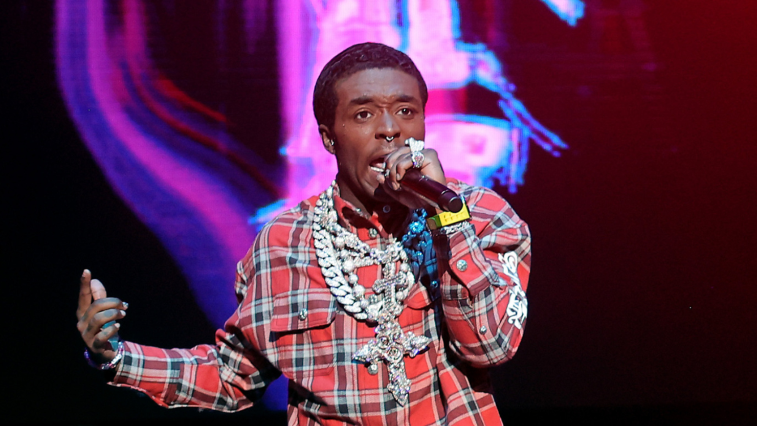 Lil Uzi Vert Debuts New Song Red Moon Ahead Of Final Album Iheart 