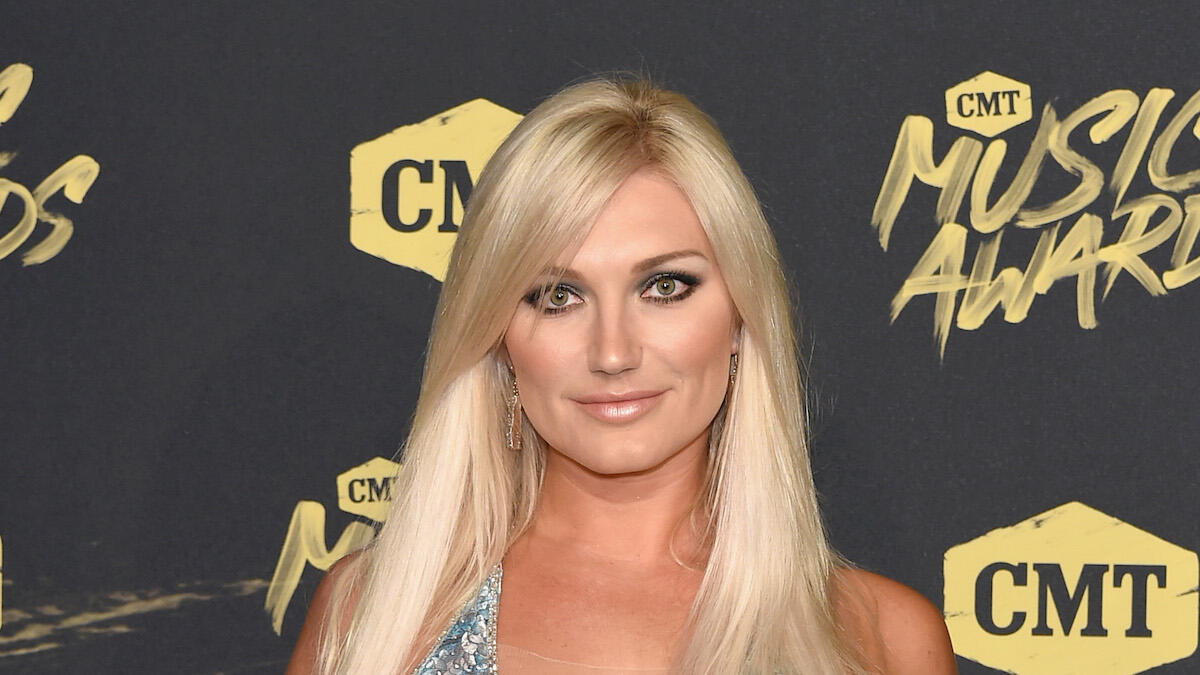 Brooke Hogan Secretly Marries Pro Hockey Player | iHeart