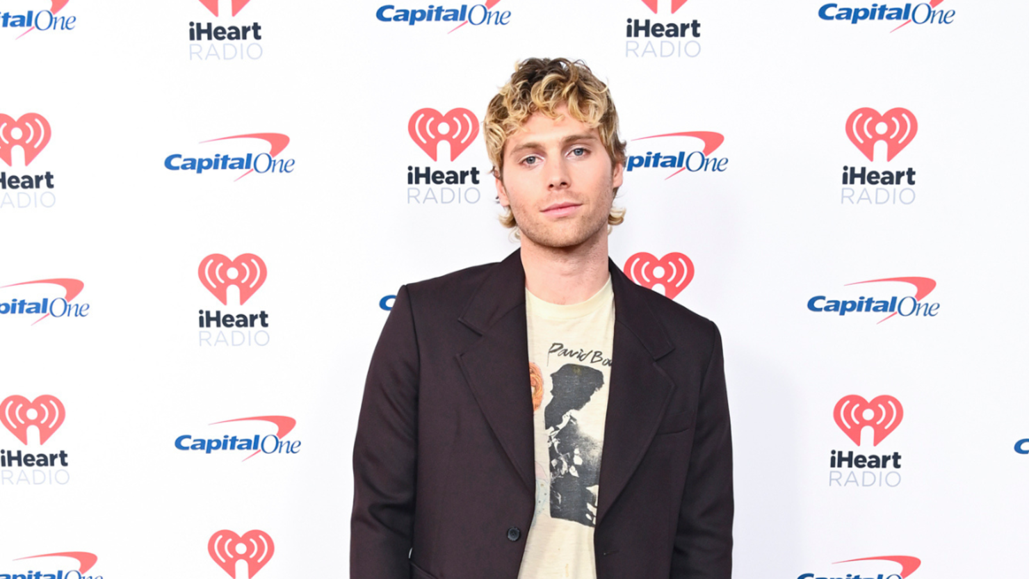 5soss Luke Hemmings Hints New Solo Music Will Drop Sooner Than You Think Iheart