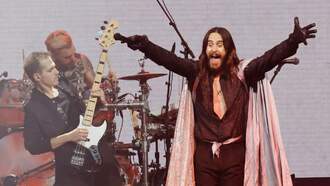 Thirty Seconds To Mars Perform With My Chemical Romance's Mikey Way