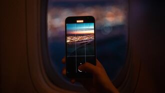 Video: Flight Attendant Films Puzzling UFO Over Bahamas