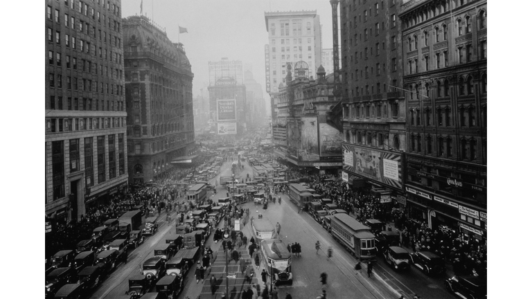 TRAFFIC IN TIMES SQUARE, NEW YORK CITY, 1927